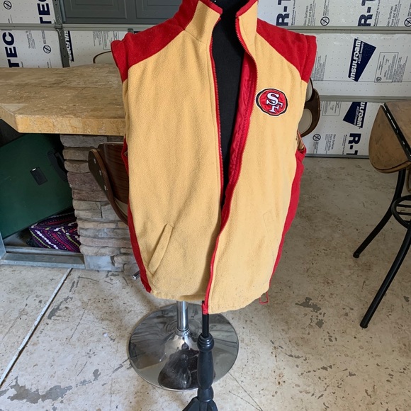 G-lll jacket super nice converts to vest and reversible - Picture 9 of 10